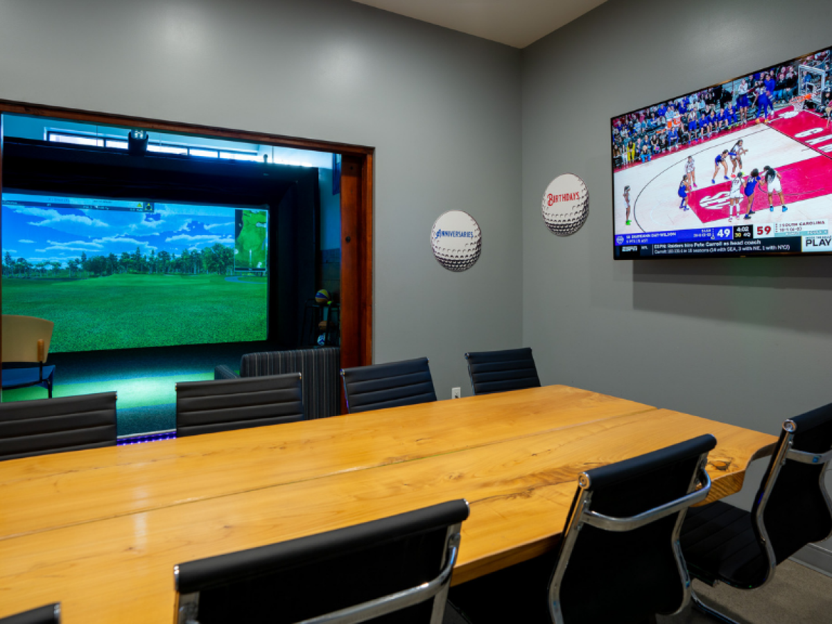 Conference rom with 2 screens