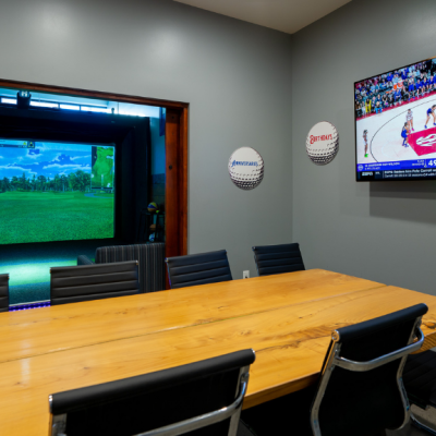 Conference rom with 2 screens