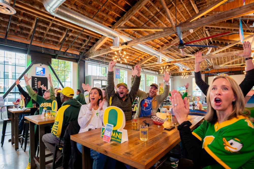 Group of Oregon Duck fans celebrate moment at Birdie Time Pub
